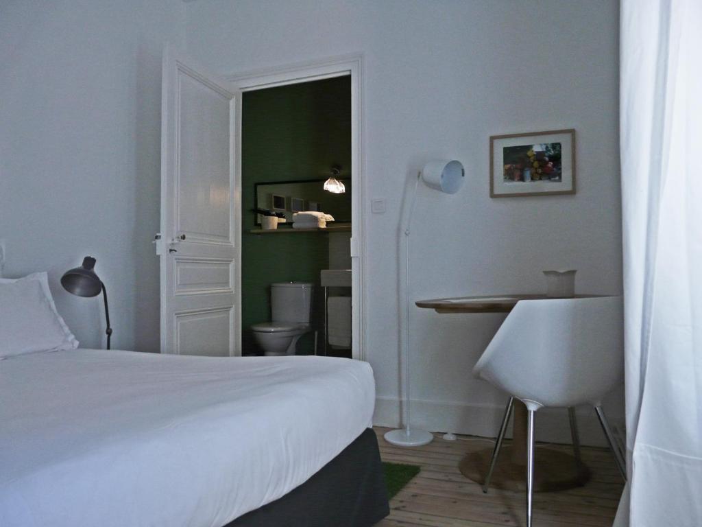 Hôtel Courtille de Solutré Solutré-Pouilly Quarto foto